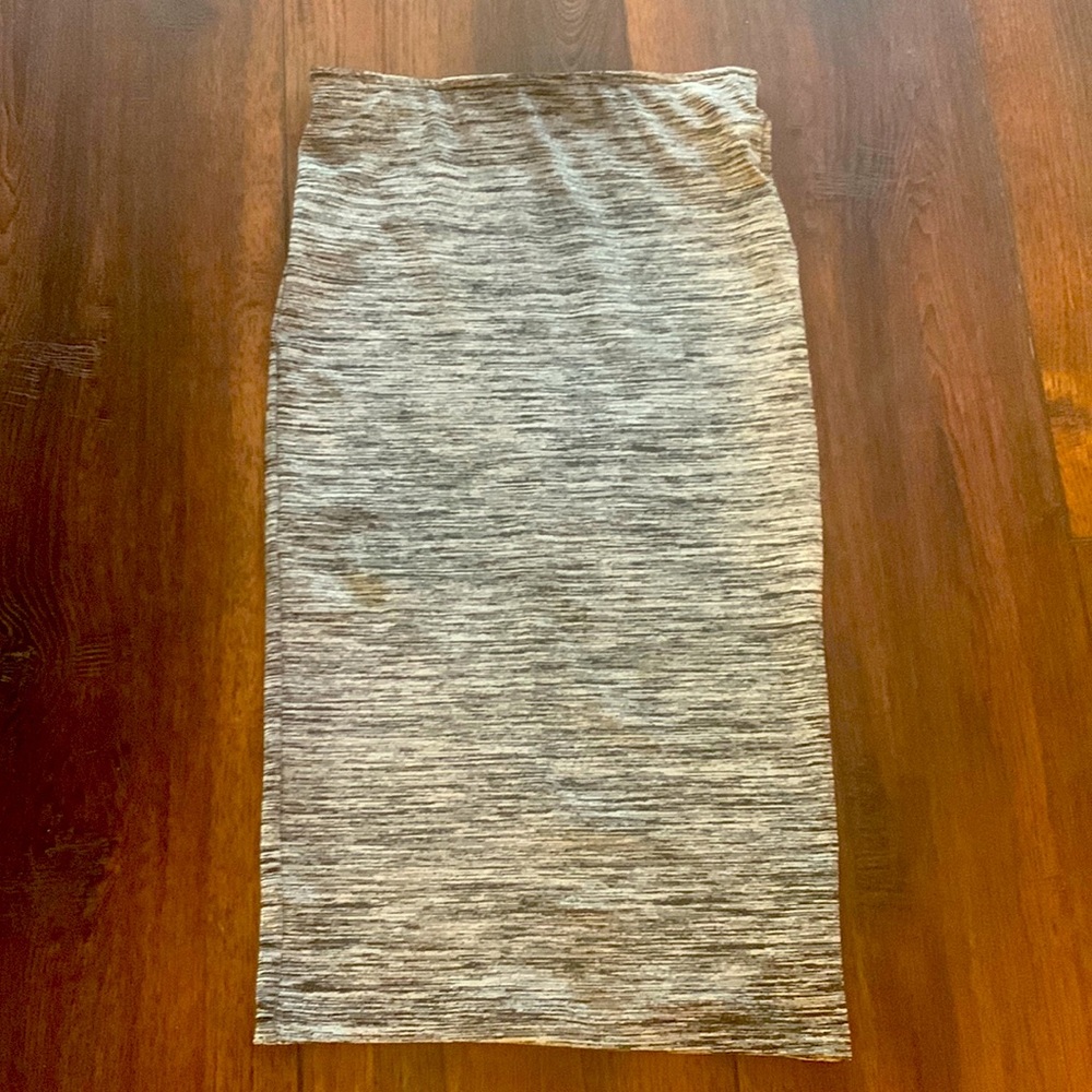 Bodycon Zara midi skirt gray, size S. Bought in NYC in 2013. Cute w/ crop top!